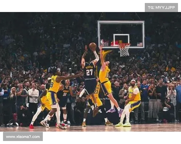 NBA季后赛激战正酣 各大豪强为总冠军荣耀奋力拼搏