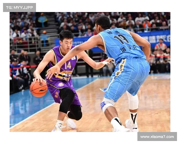CBA历史上三双数据表现最为出色的球员及其精彩时刻分析 CBA历史上三双数据表现最为出色的球员及其精彩时刻分析